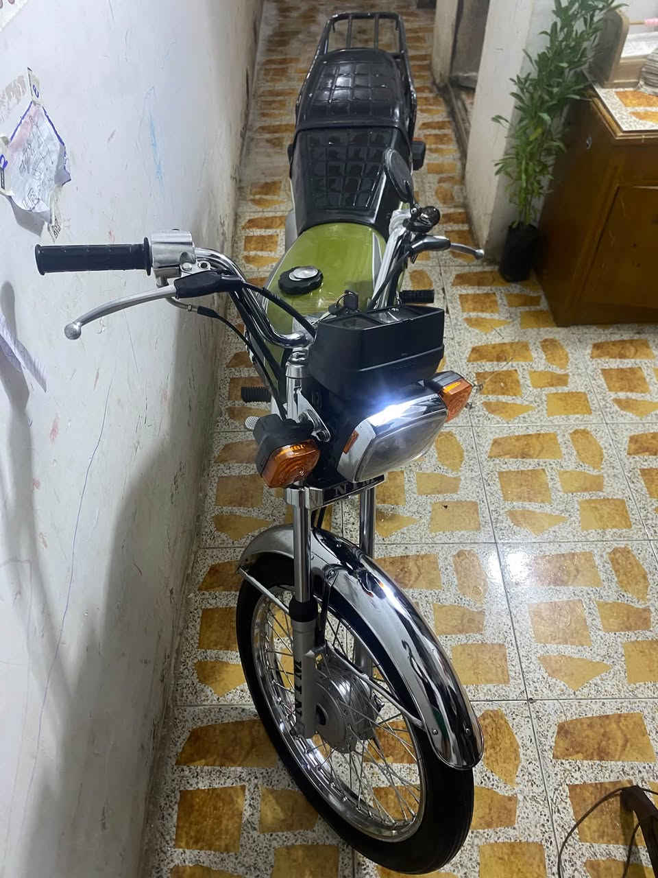 ٢٥. للبيع اوراق سكنر. نقصها صفاحيه.  وقبق زنجيل الجوه دراجه حلوه مكينه مامفتوحه. سعرها 600 بيها مجال حك جيه     مكاني كربلاء جاير. 
***********
