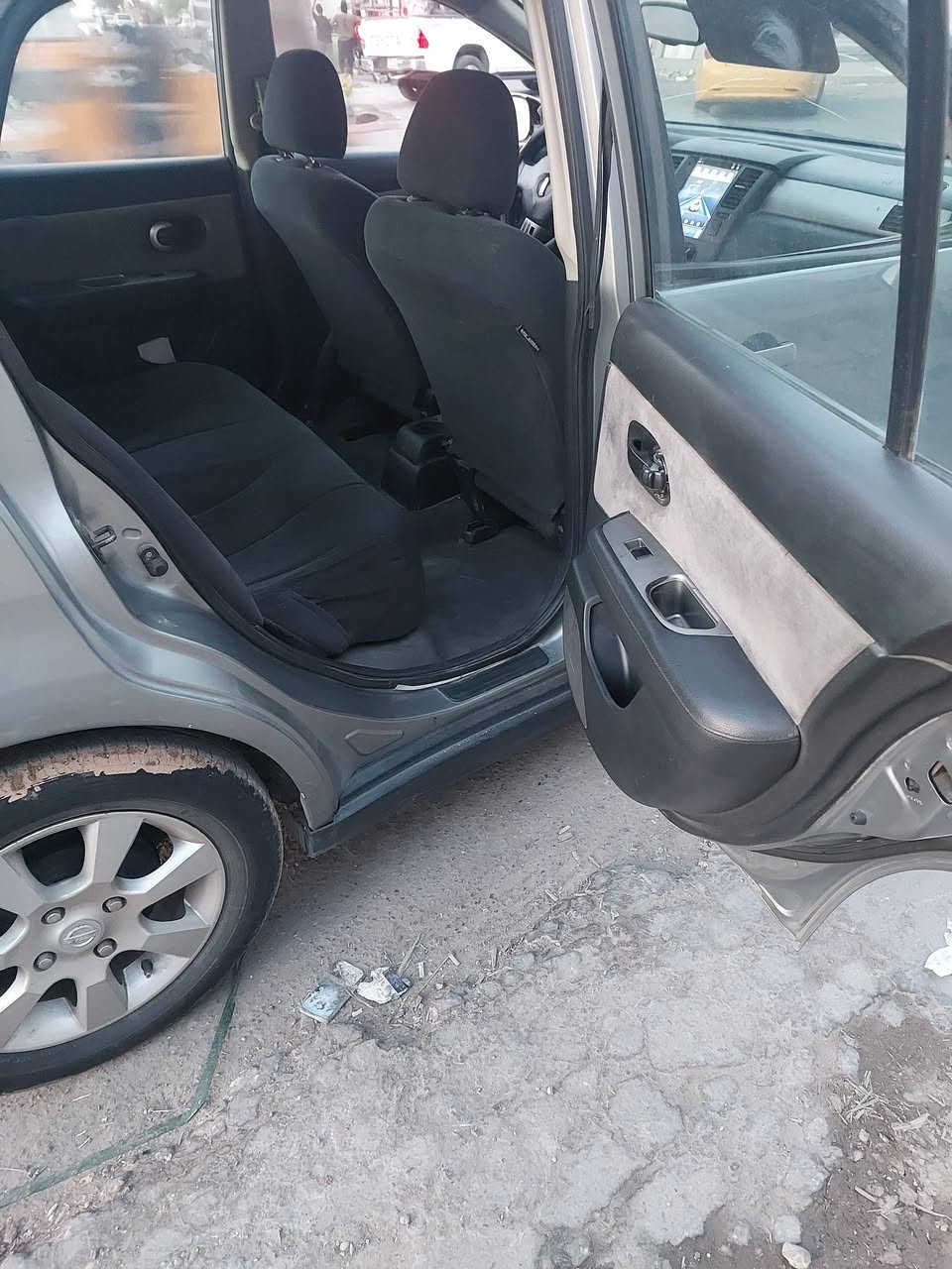 السلام عليكم نيسان فيرسا ٢٠١٠ 
رقم بغداد بأسمي رقم مميز
المحرك بي بدايه تبخير بس من تفتح القبغ تمشي يعني مو لازم يتبدل 
اكطع سعر المحرك من سعر السياره 
والباقي جاهز صبغ حزام 
شاشه تيسلا كامرا كروس سرعه 
غرفه السياره جديده 
سعر ٦٣ وبيها مجال 
مكاني العبيدي 
***********

