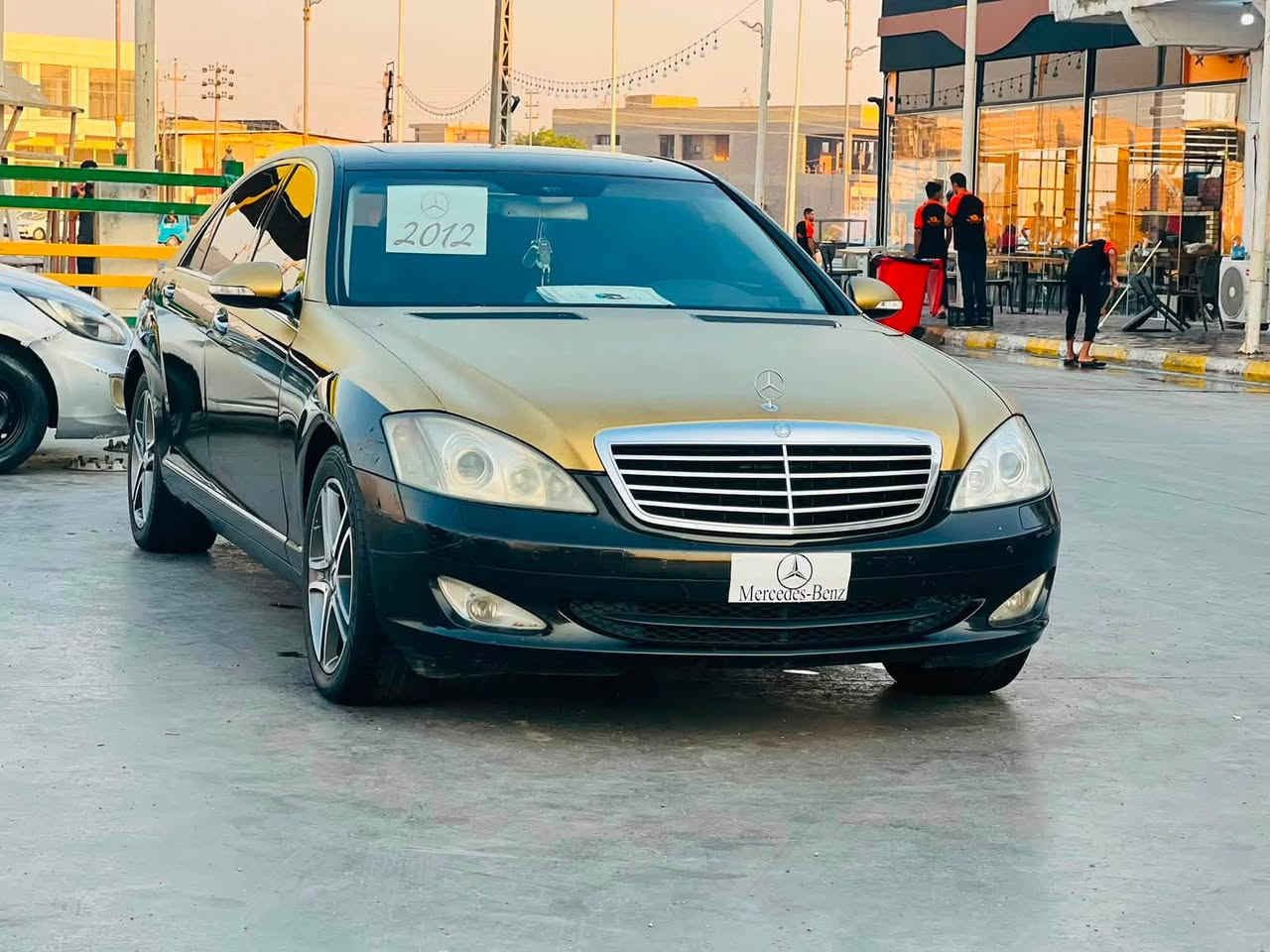 السلام عليكم
مارسدس  S500
بدون كص 
2012
السيارة ما بيهة نقص برغي 
تخم تاير 
صدر  
چوبلس 
بوب شفط
 جنطة شفط
مكينة 6سلندر
متومة طبق الاصل 
السعر. 65 وبيهة مجال بسيط
علماً السيارة بيهة تغليف (الذهبي) 
الاستفسار الاتصال على الرقم 
***********
***********
