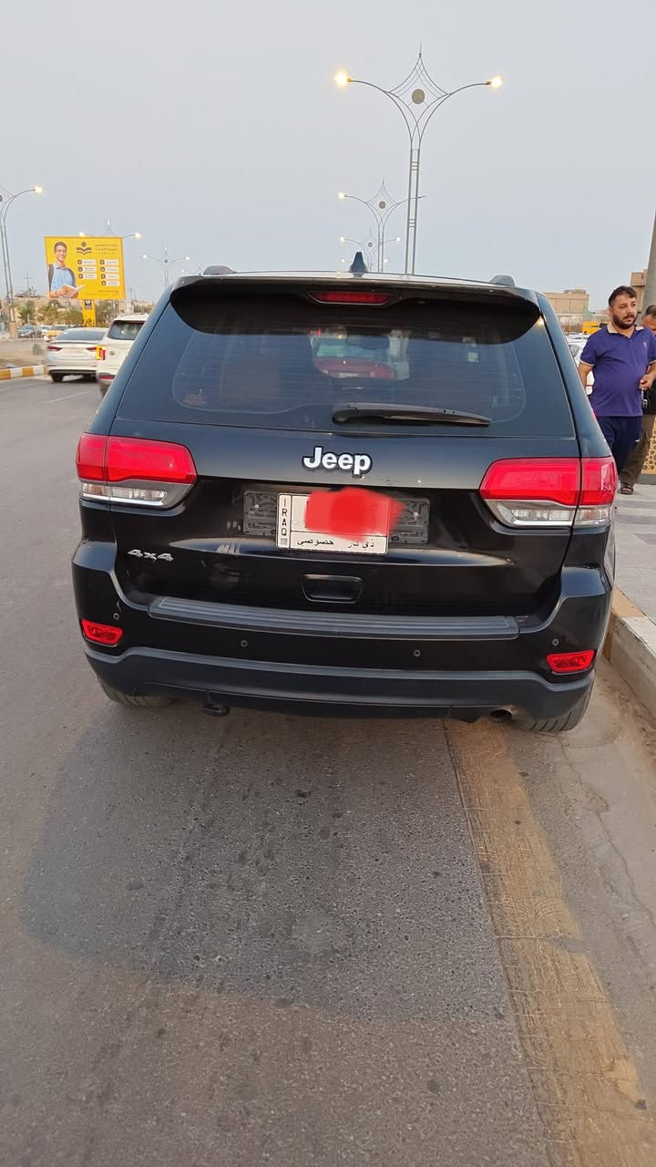 جيب شيروكي خليجي بيها صبغ جاملغ وبنيد موديل 16سعر 152وبيها مجال للشراي***********
