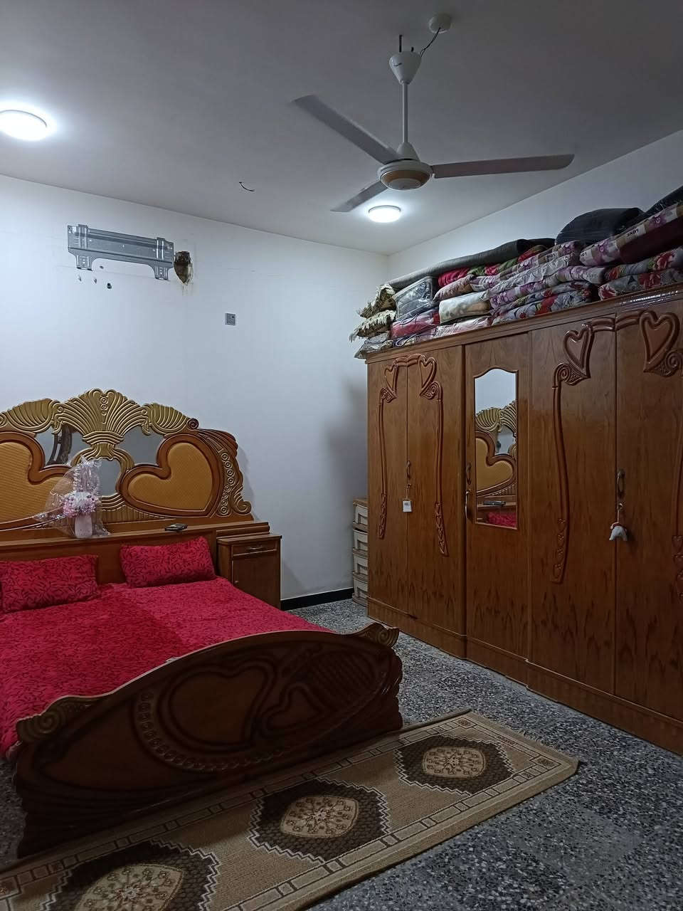 سلام عليكم 150 متر للبيع اساس صب كونكريت بناء طابوك يحتوي على غرفتين او صاله وستقبال العنوان نجف شارع المطار بشارع علكم بشارع حاتم الخير يبعد عن شارع 70 متر سعر 85 او بي مجال ***********
