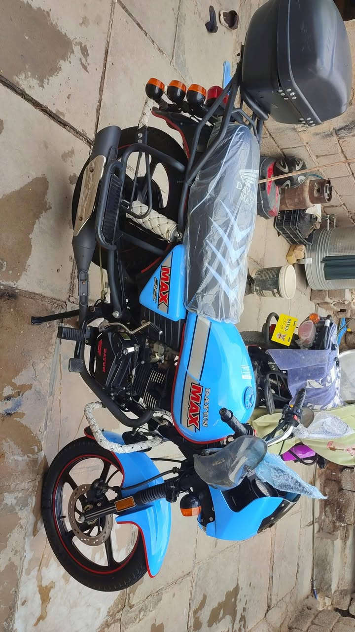 دراجه لبيع مديل 23طالعه ب 24مكفوله كفاله عامه من شخط ومن صبغ رقم وسنويه نسختين سويج سعر ثنين و300وبيه مجال ما متواجد ع فيس اتصل ع رقم***********
