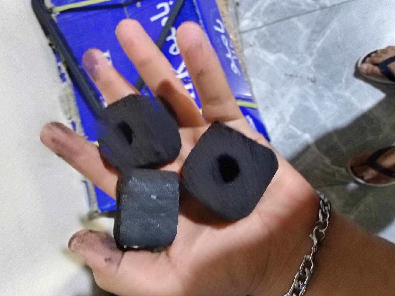 فحم طبيعي للبيع بسعر مناسب جوه السوك