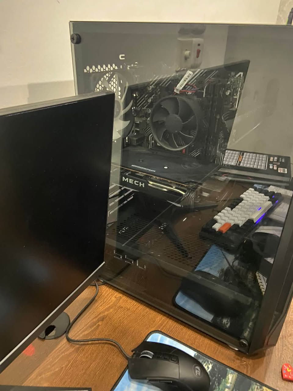 الحاسبة
CPU : I5 10400f
GPU : RX 6600XT 
RAM : 16G 3200hz
HDD 1T
M.2 128G
PSU:550w
CASE GAMING X
الشاشة
Black wolf 

استجابة 1ms
تدعم nvidia G-SYNC و amd free-sync

ملحقات
ماوس ريد راكون
وكيبورد ميكانيكي بلو سويش

تشغل
PUBG STEAM (210 fps ) medium settings 
Fortnight (280 fps ) competitive settings 
PUBG MOBILE (محاكي كيم لوب) (120fps)
R6 (280-310fps) competitive settings 
GTA V (170-180fps) very high settings 
850الف
***********
