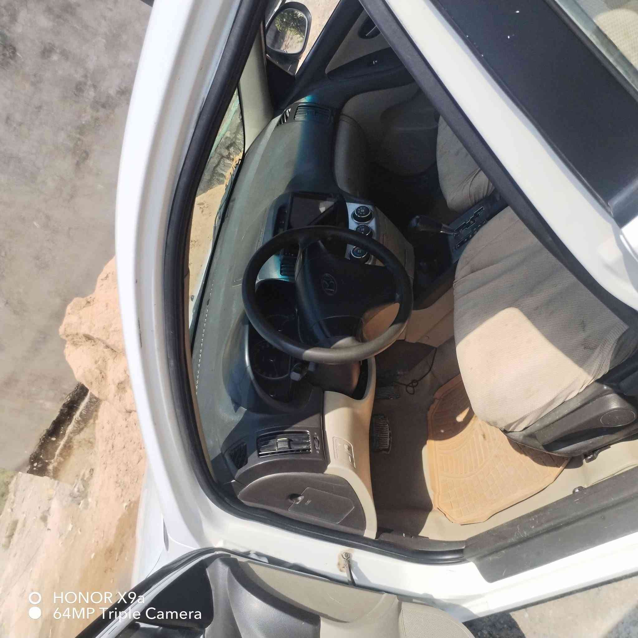 سلام عليكم النتره مديل ١١ خليجي الاتصال على الرقم *********** رقم واسط بسمي السعر ٩٥ وبيه مجال

نص مكتوب في الصور:
- HONOR X9a
- 64MP Triple Camera