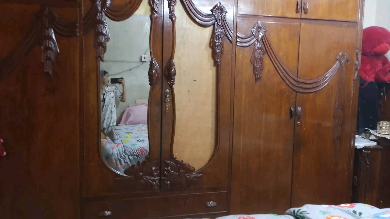 السلام عليكم.  غرفه نوم البيع 
سعره 600وبيه مجال 
العنوا
ن بغداد جديده الف دار