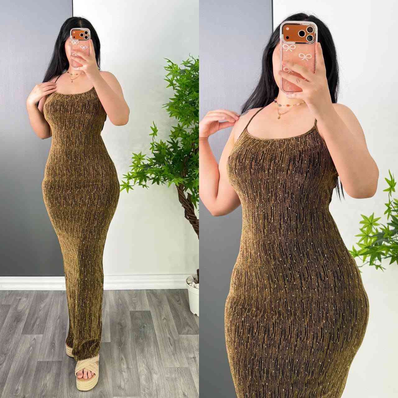 فستان من الستراس ❤️❤️💎 

 فستان طويل سليم فيت (Slim Fit) بظهر مفتوح مع حبال متقاطعة
 خامة القماش ستريتش ملكي براق ومريح للجسم

القياسات : فري سايز يلبس من وزن 50 الى 80 كيلو ✔️

🚘يوجد خدمة توصيل لجميع محافظات العراق 
الحجز خاص واتساب🌹🌹***********🌹💔🌹💔
