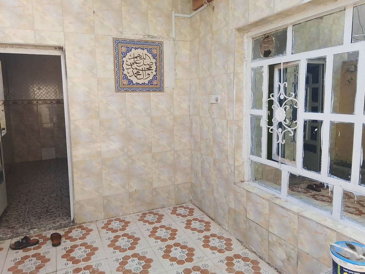 السلام عليكم 
دار البيع 
مساحة ١٠٠ متر طابو صرف زراعي    
واجهة ١٠
للاستفسار التواصل ع رقم ***********
