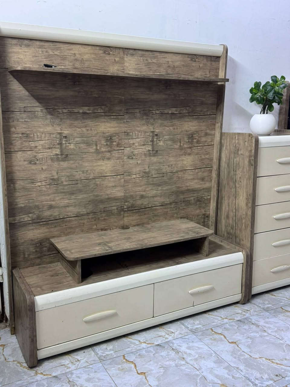 غرفه 11 قطعه تركي خشب ثقيل ضخمه كلش مجرات هيدروليك بدون ضرر السعر مليون و150 وبيه مجال بابل قرب المدهش م ***********
