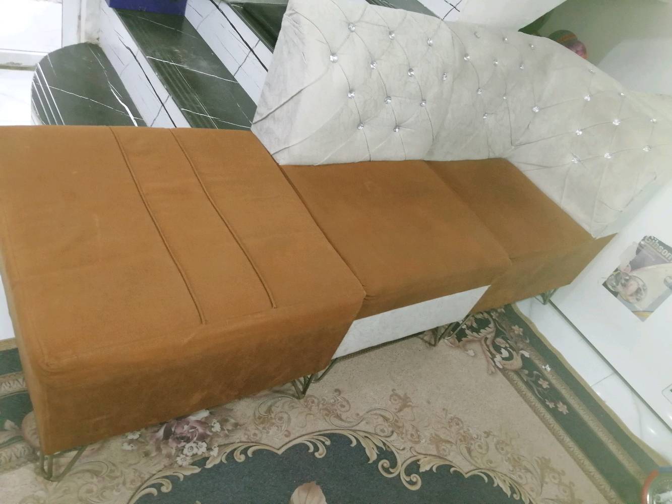ديوان • ١٤ مقعد • ٤ طبلات خشب