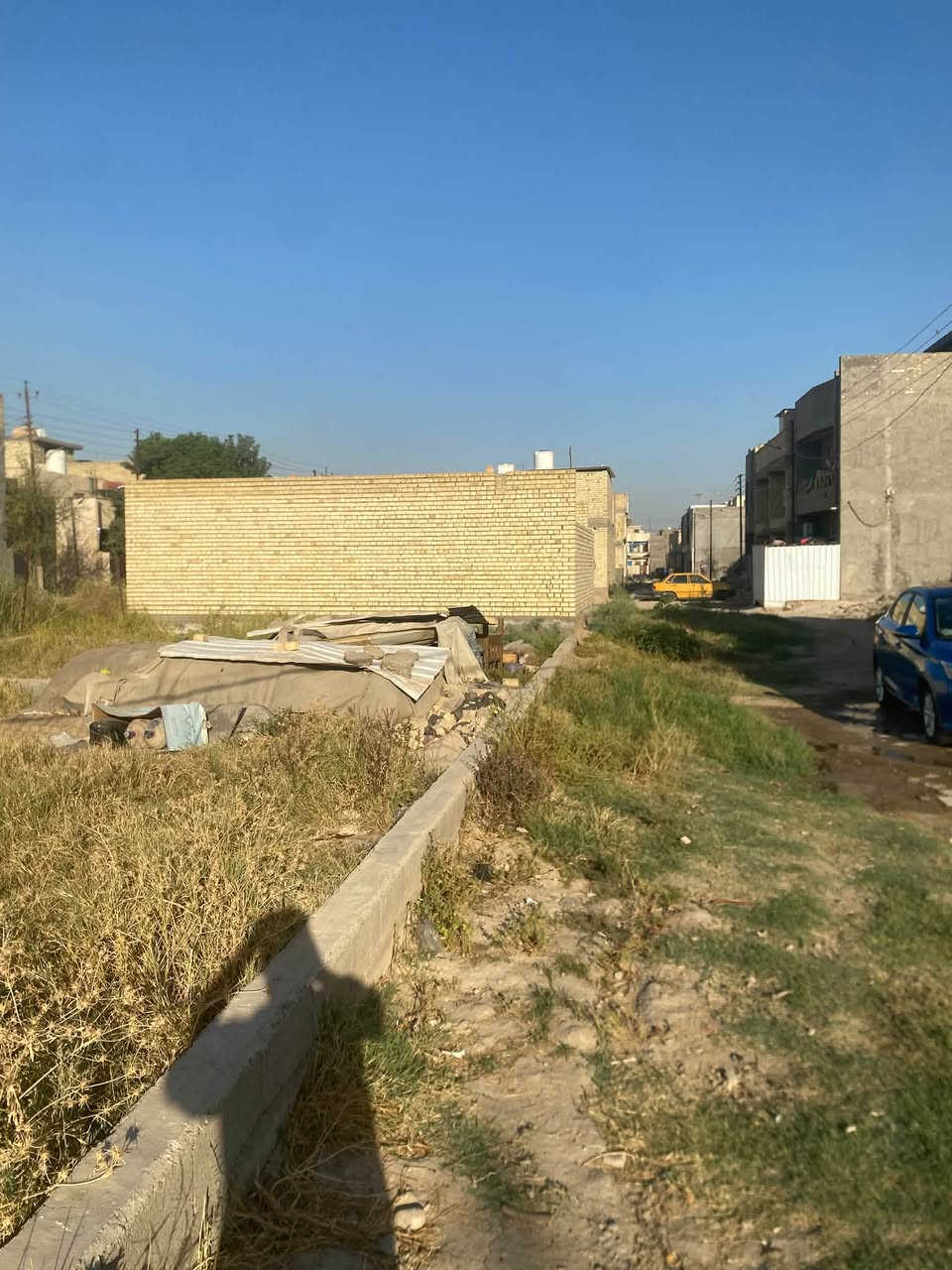 السلام عليكم

قطعه ارض للبيع في بغداد الشعب السريدات القديمه المدخل الاول المربع الثالث خلف البزل قرب اسواق ابو محمد 

مساحه الارض 57متر واجهه 5متر ونزال 11متر ونص زراعي سند 25 تحويل باسم المشتري من صاحب الارض 

خدمات كامله مي وكهرباء ومجاري

سعر الارض١٥ مليون  فقط 

رقم صاحب الارض ***********
