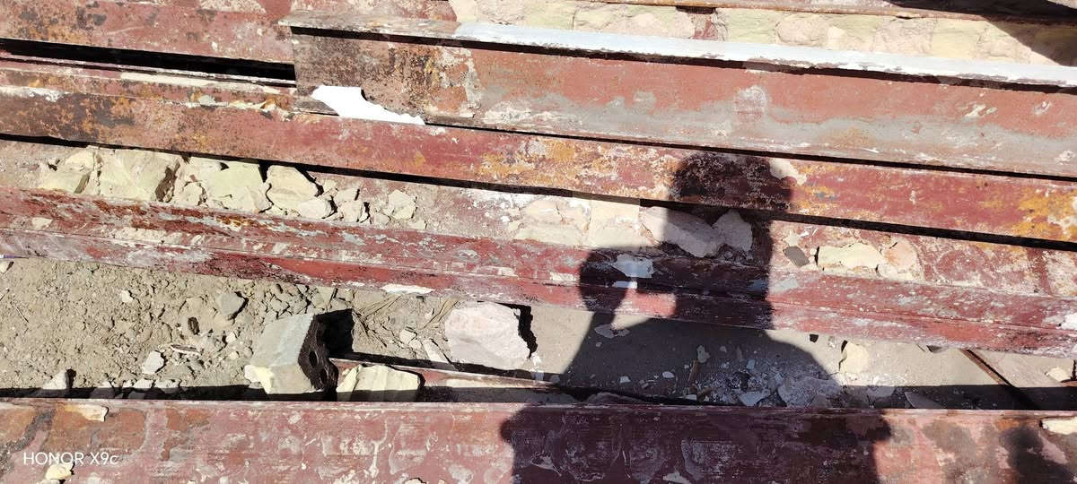 للبيع بيبان وشبابيك وشيلمان  بيبان خشب بيبان حديد بيبان خارجيات  وشيلمان ***********
