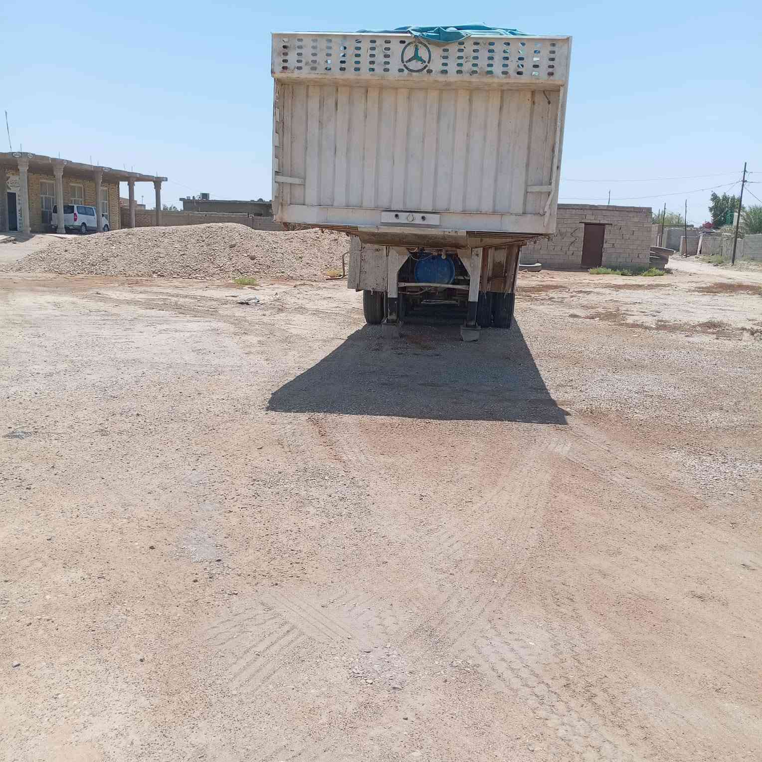 عريانه البيع عمل تخم تايرات
مكان الديوانية ال بدير اتصل على الرقم 
***********/***********
