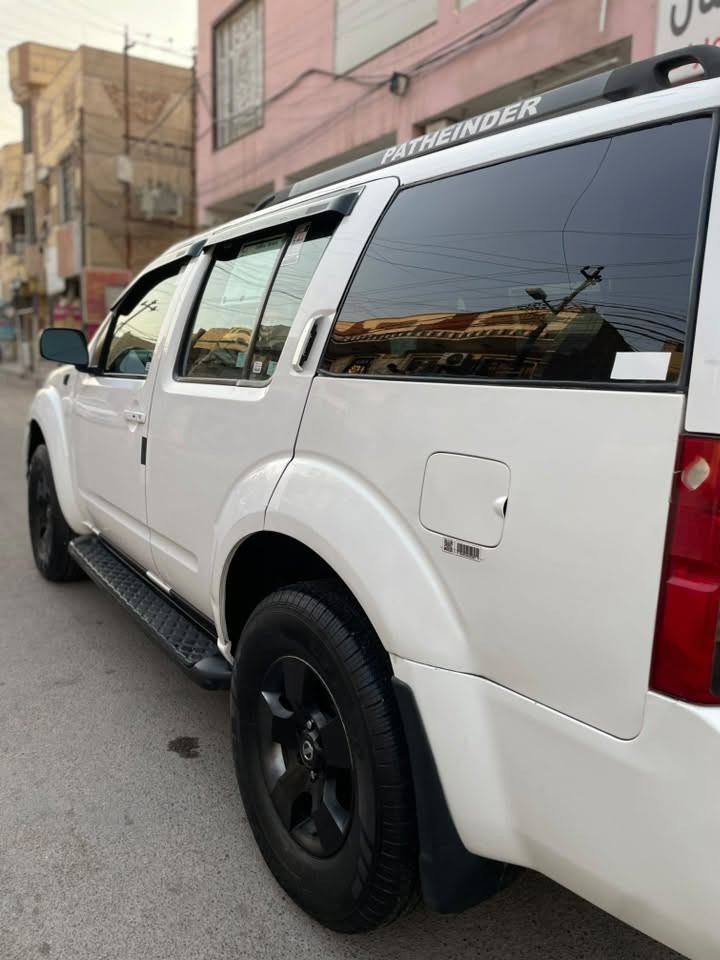 السلام عليكم نيسان بافندر 2008 وراد امريكي حادثها جاملغ خلفي بدون دواخل صبغ بيها قطع ابيع حزام 
بسمي تحويل ثاني يوم هزة ورقم وسنويه كله جديد 
السياره بيها منضومة غاز 
صندوك كهرابائي 
تبريد منضومة كله جديدة 
تخم تاير
شاشه اندرويد 
كامره خلفيه  
حداديه جديده 
7 راكب 
مكينه وكير على الفحص 
السعر 74 وبيها مجال 
العنوان بغداد بلديات 
الرقم *********** اقره المنشور وخابر التفاصيل كلها مكتوبه
