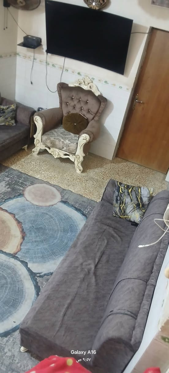 السلام عليكم 
بيت للبيع 
مساحه ٦٣ متر 
حي نواب قرب مستشفى الكفيل 
طابقين بناء طابوق
خامس بيت على شارع العام 
*********** واتساب

