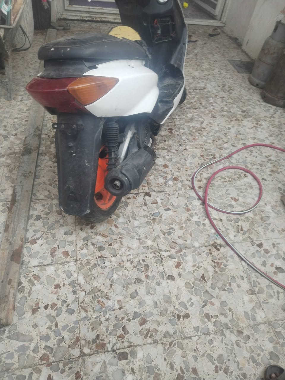 سلام عليكم اخواني هاي سكنس نثيه 140 دراجه جنت طالع بيها طفت حطيت بانزين ماشتغلت لحيت عليها بل سلف ماع عندي الواير الي موضح بل فيديو وامانة الله جانت شغاله لا تكطيع ولا كل مشكلة بيها عراضها للبيع قيمها واخذها بما يرضي الله عنواني بغداد الشعب رقمي *********** واتساب فقط خاص مامتواجد بي
