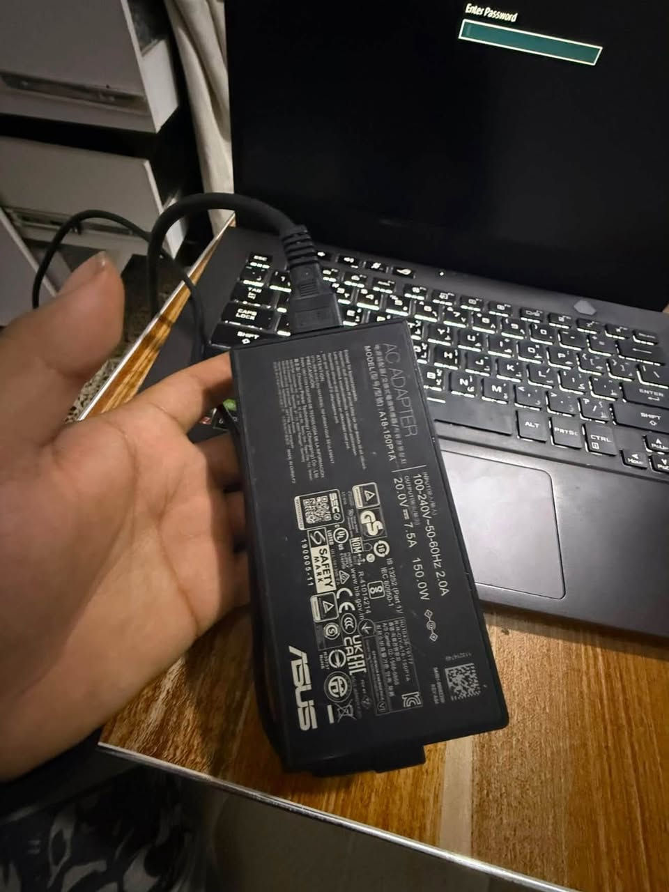 لابتوب للبيع السعر (700) نوع الابتوب ROG Zephyrus G14
المواصفات 
الرمات 16 
كارت الشاشة 1650gtx
الشاشة 144hz
المعالج AMD Ryzen 75800HS
للتواصل ***********
