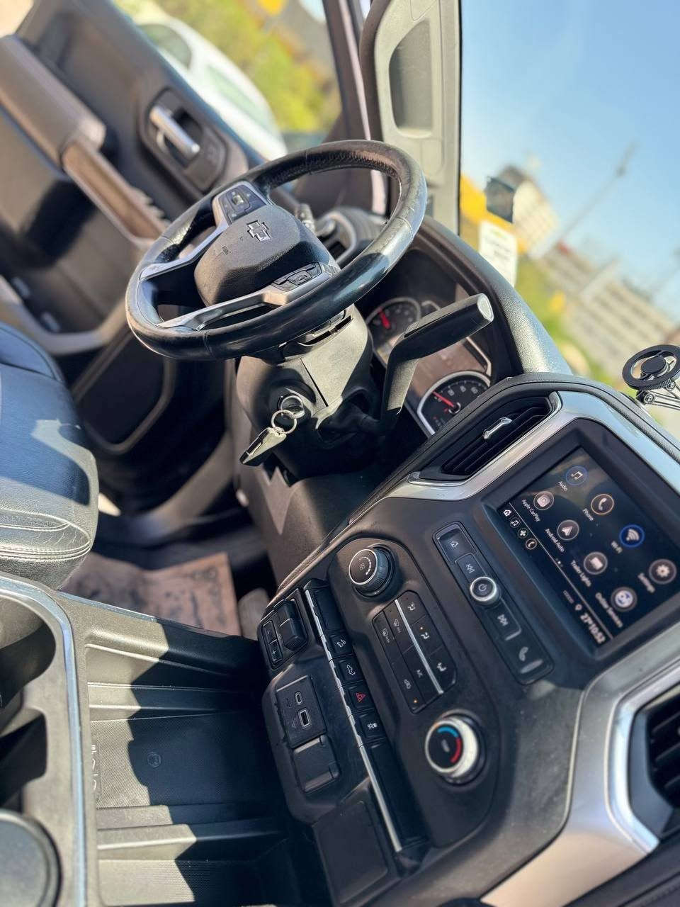 CHEVROLET SILVERADO 1500 Custom Trail Boss
​الموديل: 2021
*********** 
​الفئة (المواصفات): Custom Trail Boss
​اللون: نفطي (زيتي غامق)
​الماشية : 105,000 كم
​المحرك: 5.3L V8 (8 سلندر)
​نظام الدفع: 4WD (دبل أكسل / 4x4)
​شكل القمارة: Crew Cab (أربعة أبواب - غمارة كبيرة)
​حالة البودي: 4 قطع  صبغ (بويضة)
​رقم الشاسي (VIN): 1GCPYCEF9MZ451421
سيارة رقم بغداد 
تحويل بشرط 
​ السعر 195 ورقة ($19,500) مع مجال بسيط جداً
***********
الموقع: أربيل أربيل, العراق
