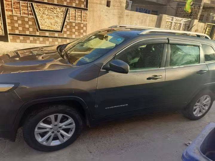 سلام عليكم سيارة جيب بزون لبيع موديل 2018 رقم بغداد نكليزي جديد محرك 2400مكفول دواخل جلد كير تبريد حداديه تايرات كفاله صندوق كهربائي ماعدء فتحه  حادث بنيد وجاملغ بدون رباك بنيد جاملغ سرقه يعني بدون حادث سياره فقط صبغ هزه جديد سنويه جديد مكان ميسان مركز مدينه سعر خاص رقم*********** موجود واتساب
