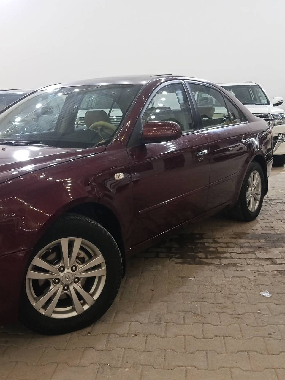 السلام عليكم اخوانا👋 سيارة سوناتا 🚗
موديل 209 خليجي فتحة 
محرك 2400 💪
رقم بغداد مداور ثاني يوم 
سيارة بيه صبغ بنيت وجاملغ الخلفي لجمالية بدون قطرة معجون سيارة نظيف 
الاستفسار الاتصال على الرقم ***********
السعر 95 مع مجال بسيط
العنوان نجف الاشرف
