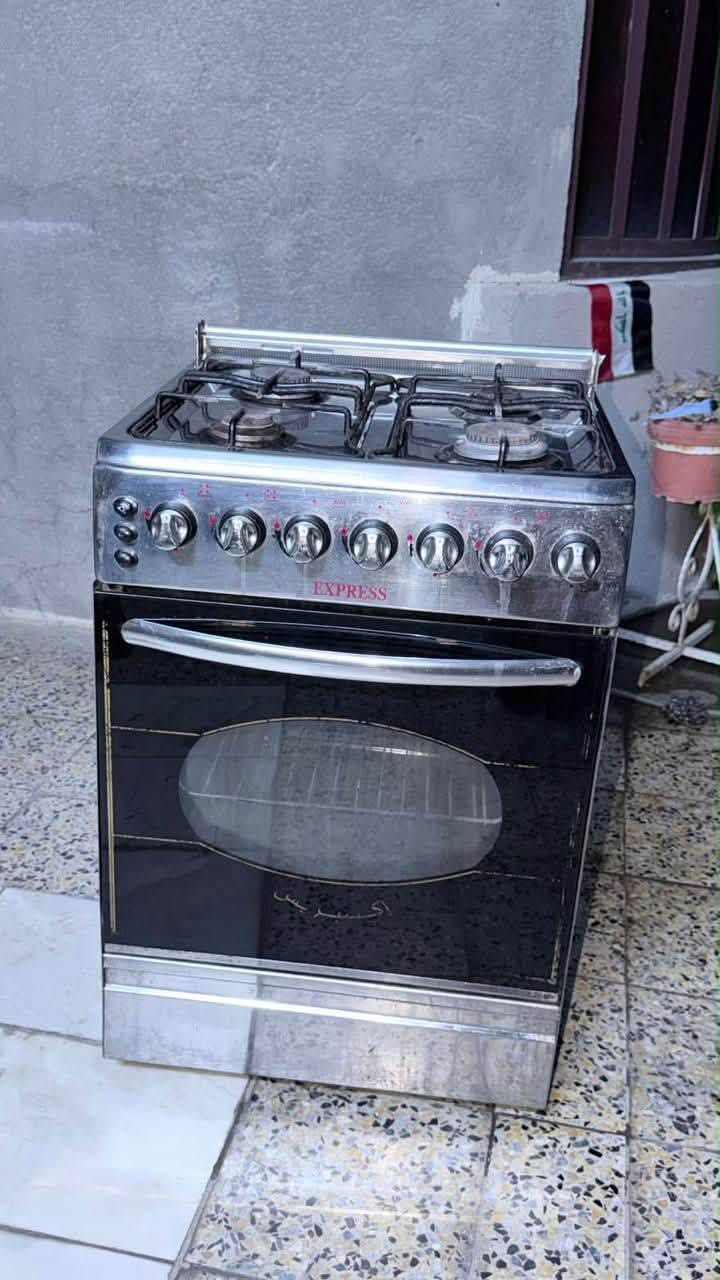 للبيع طباخ 4 عيون ماركة EXPRESS 
4 عيون 
يحتوي على فرن شغال 
بحالة جيده ومستخدم
السعر 60 الف 
بغداد حي الاعلام شارع الببسي 
للتواصل ***********
