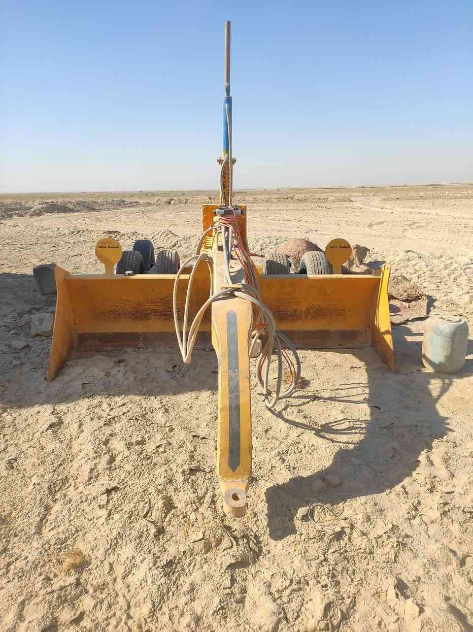 للبيع ليزر عرض مترين وخمسه وستين وفدان حجم14البير ثلاثي وخرماشه عرض ثلاثه متر ونص *********** السماوه قضاء الخضر
