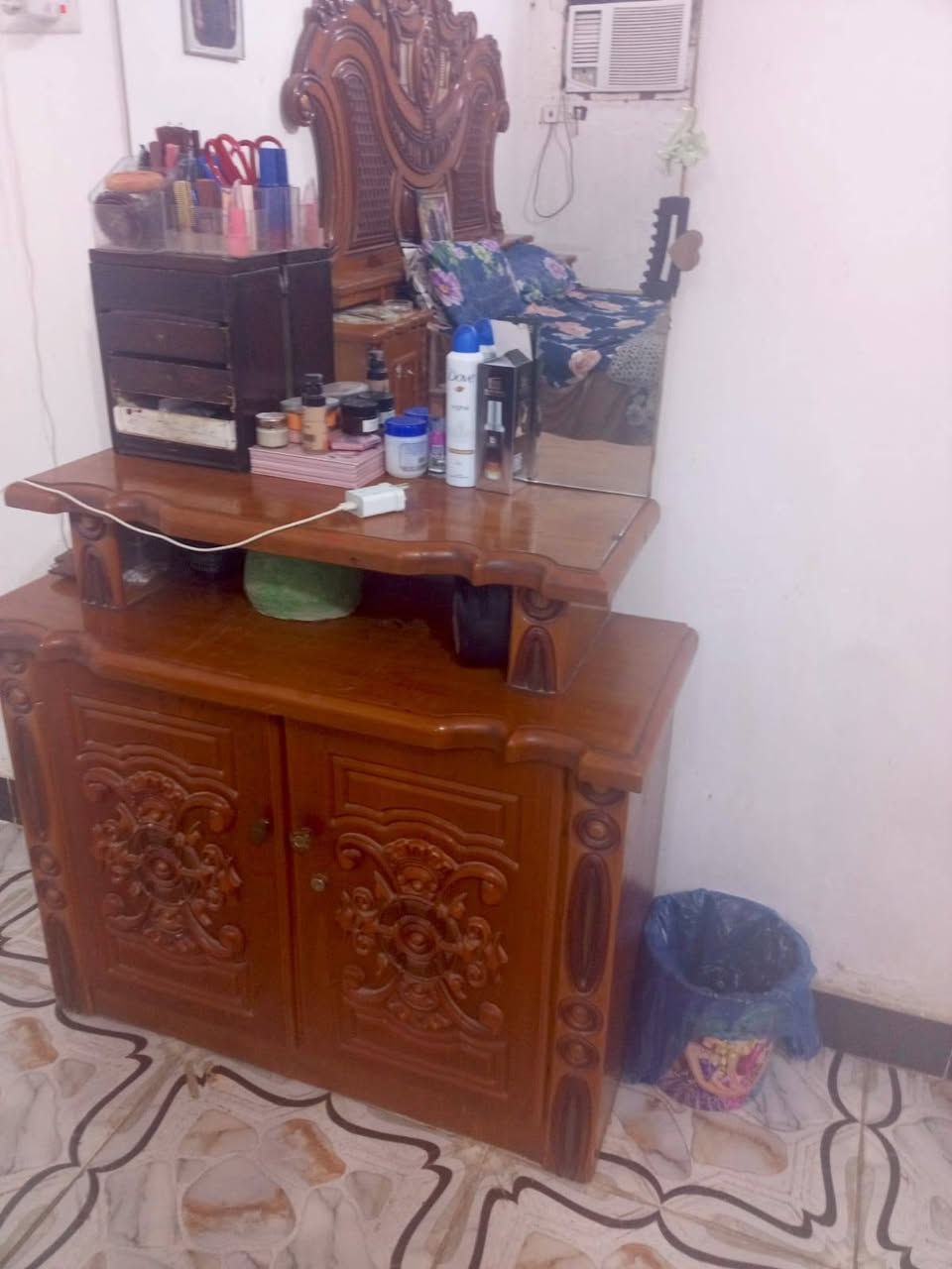 غرفه نوم ٥ قطع نظيفه جدا السعر ٣٠٠ قفل شراي يراسلني يتصل على صاحبه مكلفه بالنشر ***********
بغداد البياع الشرطه الرابعه
