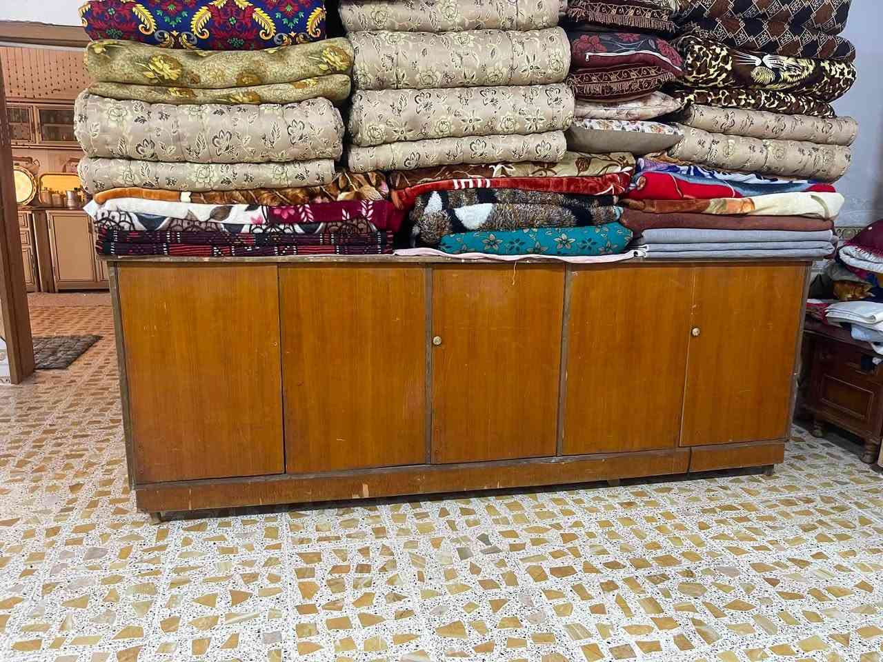بوفيات نضيفات الكبيره ٣متر والصغيره ٢ مكاني كركوك حي نداء ***********
