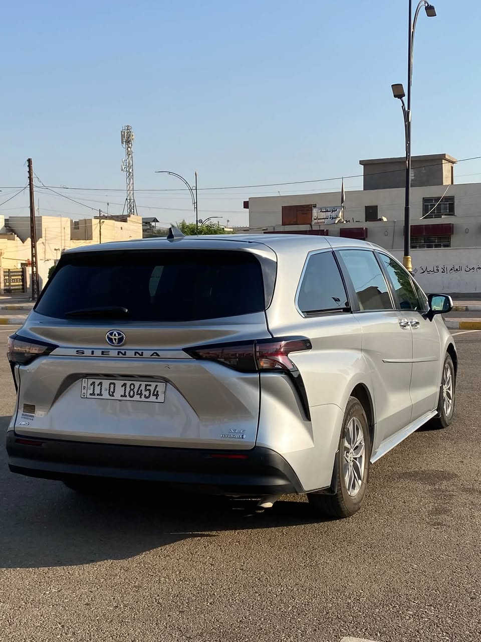 للبيع: تويوتا سيينا (Toyota Sienna) هايبرد موديل 2023
* الموديل: 2023

 * الفئة: XLE هايبرد (Hybrid) / نظام دفع رباعي التلقائي(AWD) اوتماتيكي 

 * اللون: سلفر (فضي)

 * الحالة: السيارة بحالة عامة ممتازة ونظيفة

 * المميزات: سيارة عائلية بامتياز، اقتصادية جداً في استهلاك الوقود بفضل منظومة الهايبرد، مساحة واسعة، تصميم عصري ومريح للرحلات الطويلة والعائلية.

📞 للتواصل والاستفسار: ***********

📍 الموقع: الأنبار - رمادي
