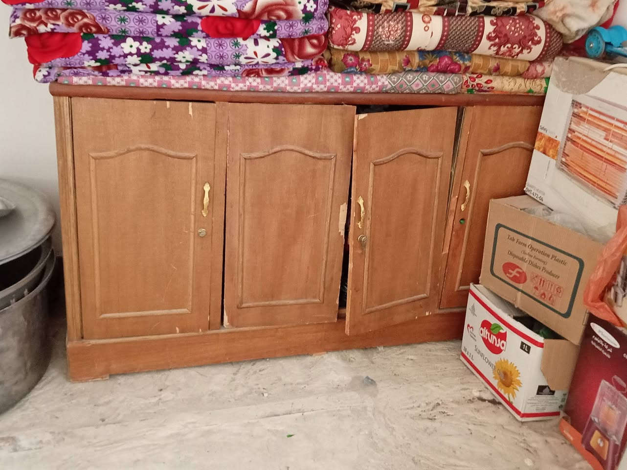 السلام عليكم بوفيه وكنتور للبيع الكنتور 5 بيبان السعر 25 والبوفيه 45 المكان كربلاء حي العامل   ***********
