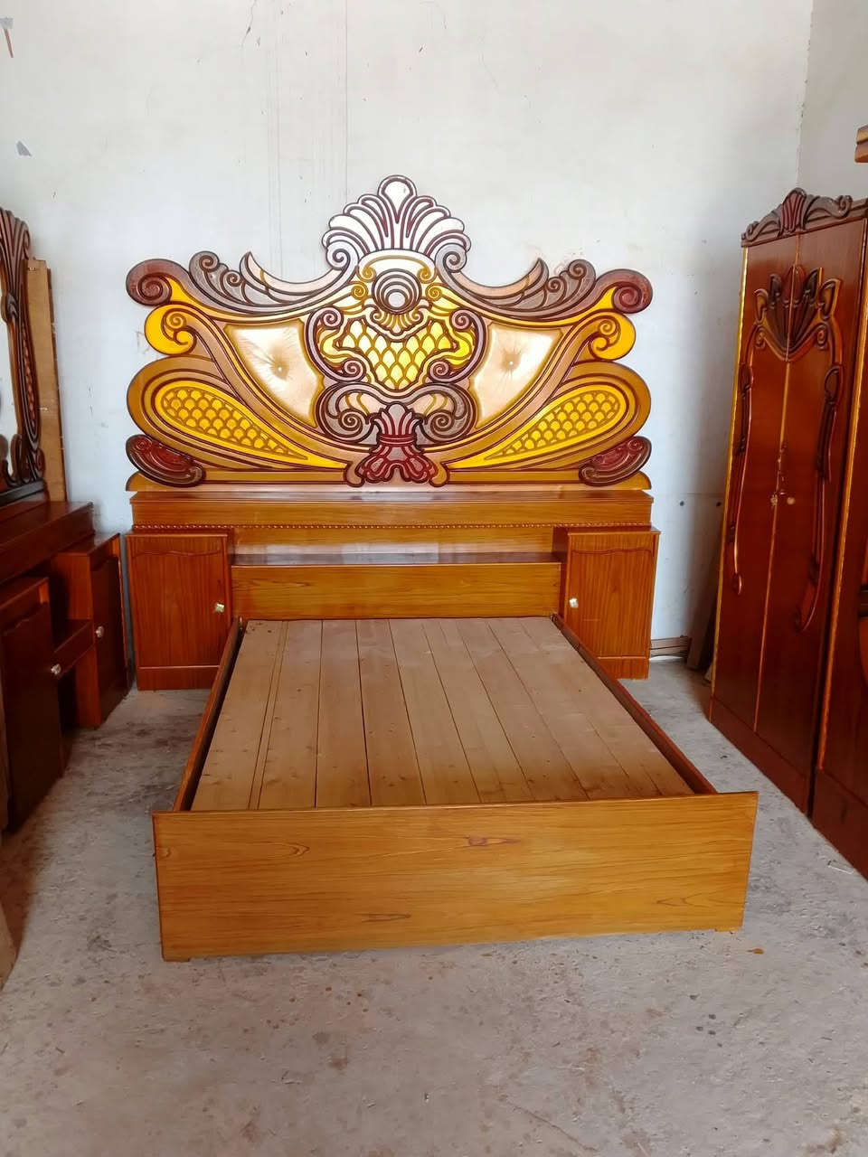 غرفه  صاج ديكور الجديد
نضيفه جدا 100-90
سعر ٥٥٠ يوجد توصيل داخل تكريت والعلم وبيجي والدور
