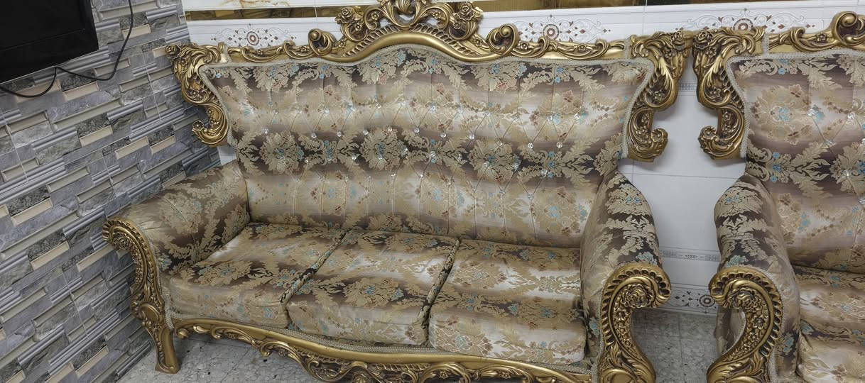 تخم كامل للبيع السعر ١٥٠ بغداد البلديات ***********
