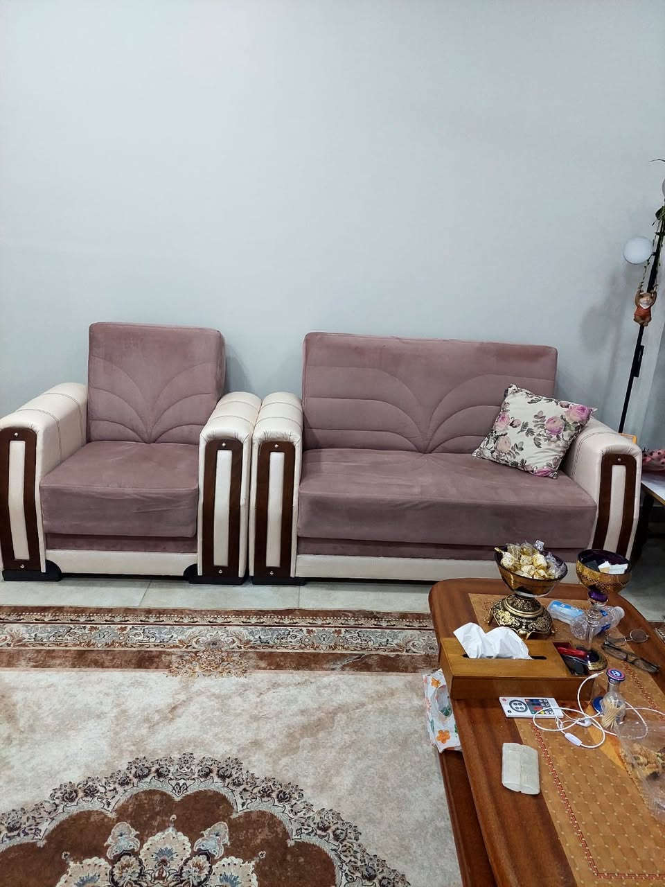 تخم قنفات ١٠ مقاعد للبيع لعدم وجود مكان كافي. يوجد خزانه تحت كل مقعد
الحالة: جيد جدا (استخدام عائلة)
المكان: حي الجهاد

الاستفسار مع ابو همام ***********
