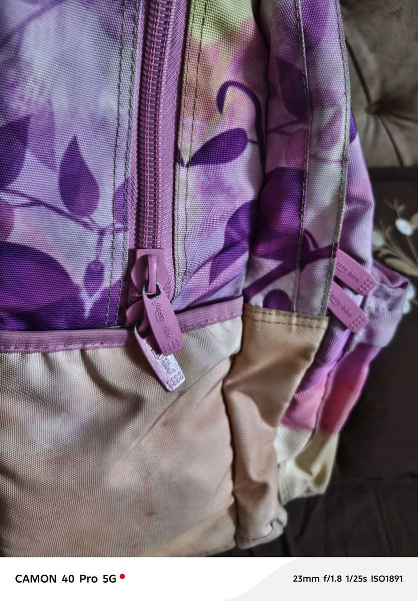 جنط مدرسيه عدد ٢ مال ثانويه
بالة أوربي نظيفات جدا مابيهم أي ضرر ماركه 
القطعتين ب١٥ ألف 
يتوفر توصيل لجميع انحاء العراق
