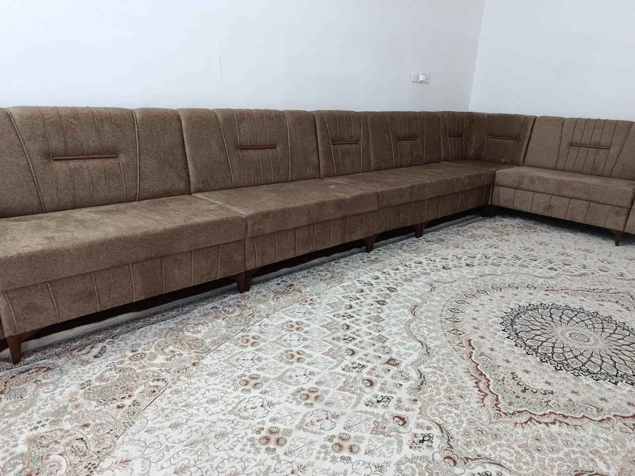 قەنەفە 10 نەفەری حەرف L نوێ بەشەرت هەولێر نرخی 280 هەزار ڕەقم ***********
