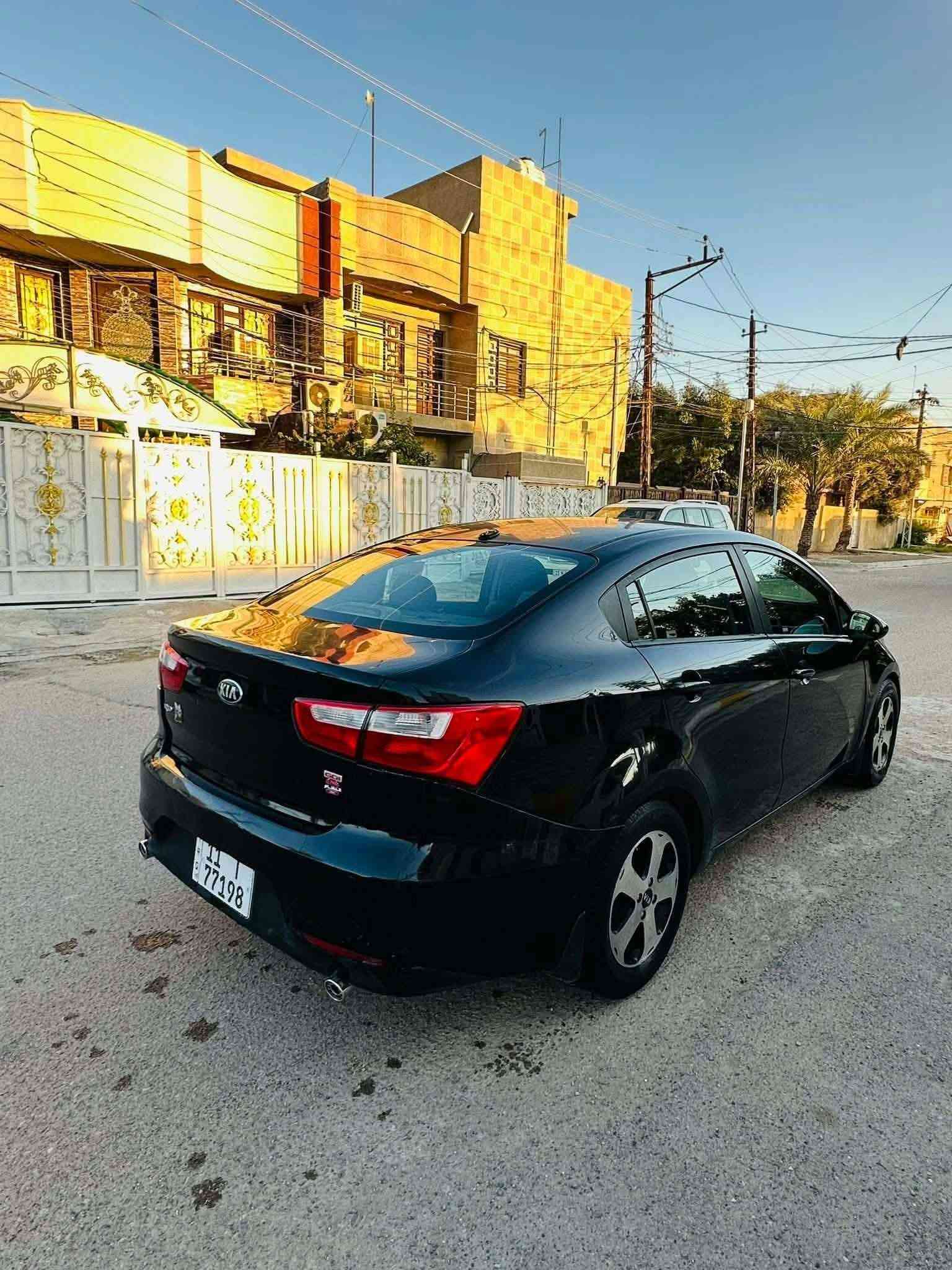 للبيع كيا ريوو 2017
رقم بغداد الجديد 
بدون ايرباك 
محرك 1600
كير AT
تخم تاير جديد تبريد ممتاز 
تحكمات ستيرن جهتين 
داخل بيجي واسود 
سياره كلش كلش جديده 
كتلوكات الشركه بيه
مبولشه بالجديد
طخته من كندا  جاملغ وره سايق فقط
السعر90 / ***********
