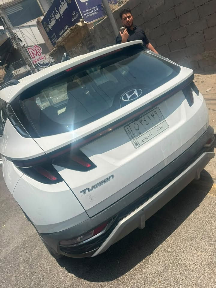 توسان موديل ٢٠٢٤ السياره مكفوله من دعاميه للدعاميه ماعدا رصعه صغيره بقبق الجنطه السياره فول واحد ع واحد 
كير مكفوول ماشي٨١ فول قمارة حديد كشنات كهربائي الصدر مع السائق

السعر195بيها مجال 
الاتصال ‭***********
