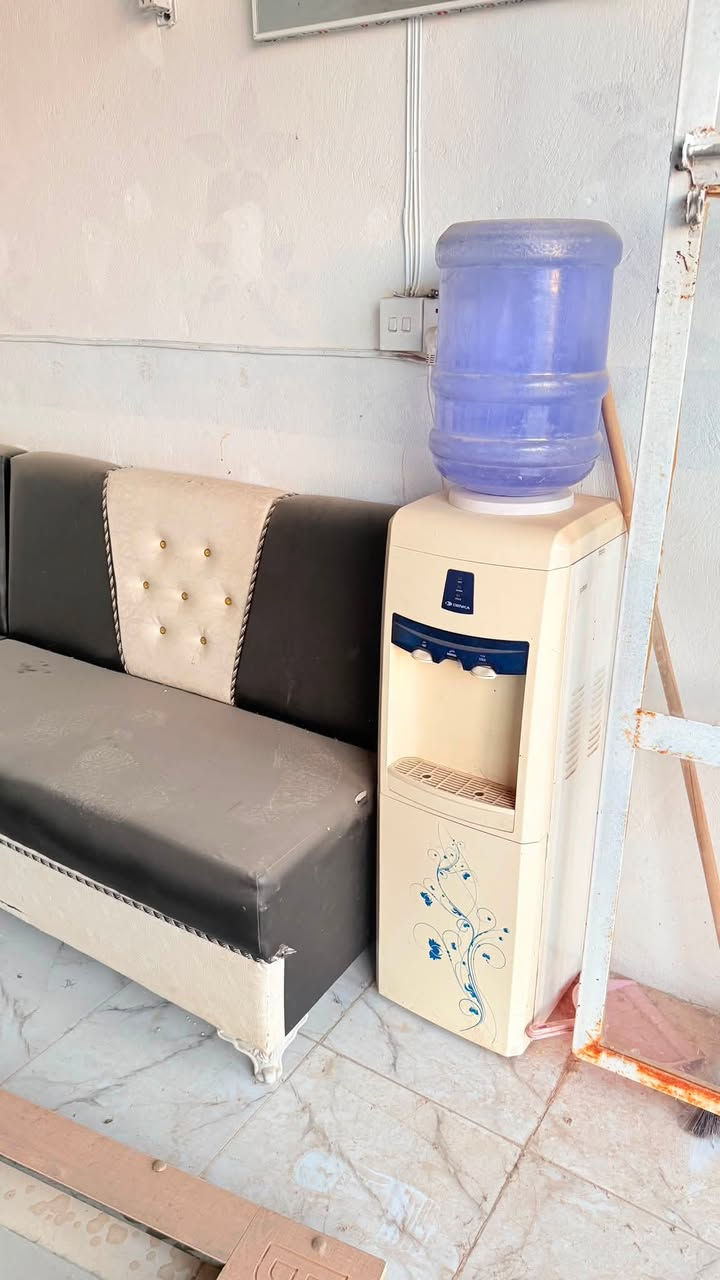 سلام عليكم غراض حلاقه كامله للبيع ستخدام قليل يمكن 3 اشهر وعزل المحل بسبب ضروف وصاير بيهن تراب عوزهن بس غسل العنوان حله تواصل رقم هاتف ***********
