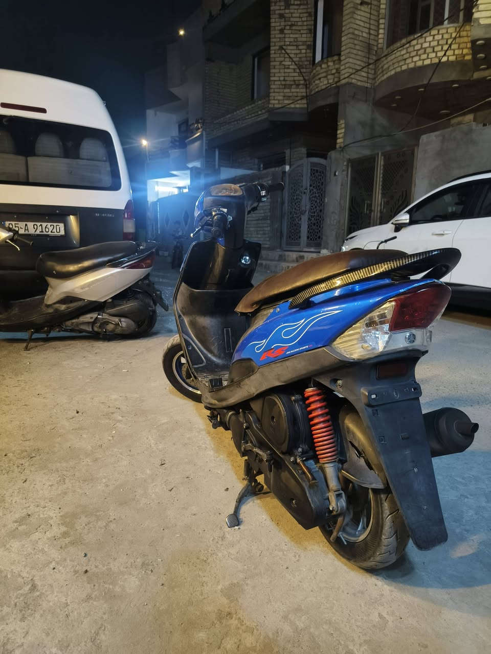 ياماها عدله كفالة مكينة مكفولة شلعة ومعدل كلش حلو رايده ٧٥٠ بيه مجال قليل هذا رقمي ***********
