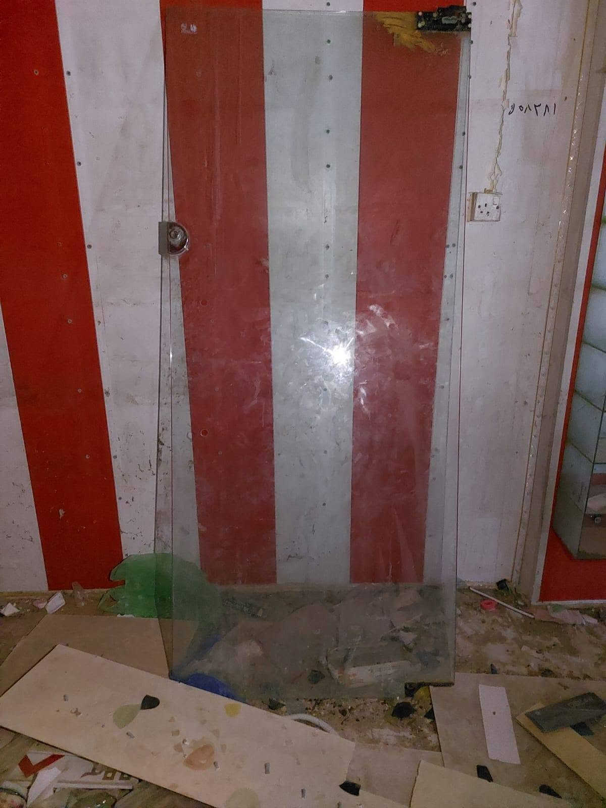 باب جام خانه للبيع العدد 2 وبنكات سقف النانوي العدد 2للبيع باب سلايت للبيع العنوان القطاع 28 بل سوك السادين انا مكلف بالنشر الشراي اتصل  ***********
