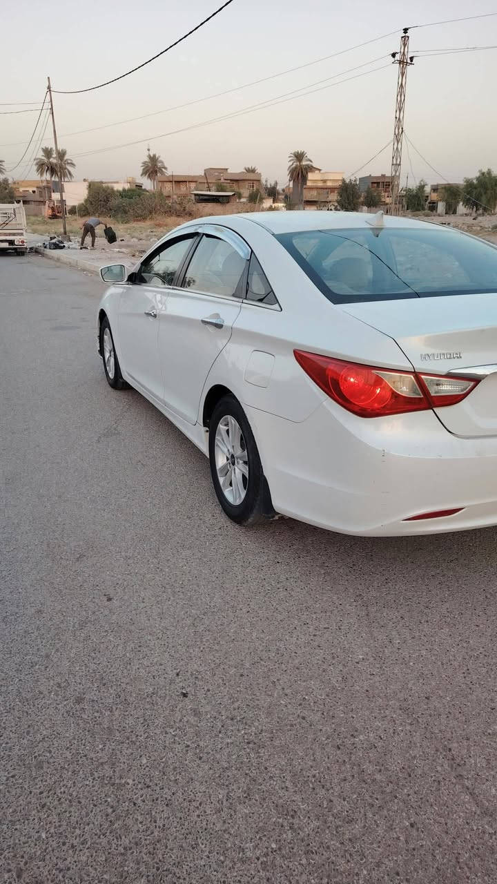 سلام عليكم سوناتا مضلع خليجي مكفوله مكينه دوش 2400 
رقم بغداد دولي  كله جديد سياره مري شفط اشاره بلمري نضام يكوي  كير محرك مكفول  السعر 115  او مراوس بوباما  او جارجر حسب القناعه. العنوان ديالى التصال ب ***********
