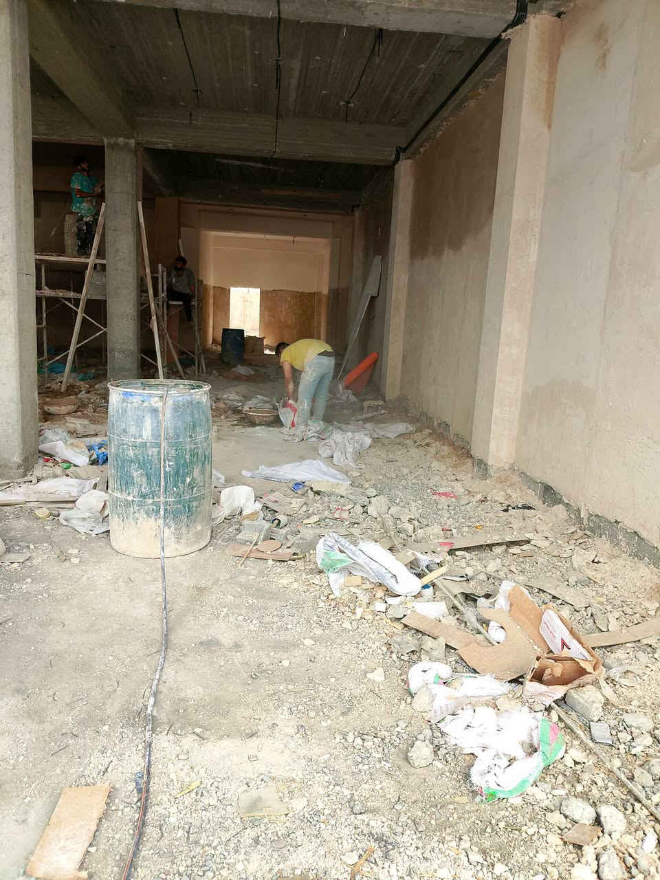 بنايه تجاريه للايجار
🏢 تفاصيل البناية
• المساحة الإجمالية: 207 متر مربع (الطول 24م × العرض 8.80م).
• الارتفاع: 4 متر (سقف مرتفع يمنح فخامة للمكان).
• جاهزية تامة: بناء جديد (بياض كامل، منظومة كهرباء، وإسالة ماء).
• الموقع: ركن مميز على شارع رئيسي بعرض 40 متر وشارع فرعي بعرض 8 متر.
• المساحة الأمامية: 160 متر مربع مساحة خضراء تابعة ومخصصة للبناية.
🌟 ميزة إضافية (حسب الرغبة)
• تتوفر أرض فضاء (بدون بناء) بمساحة 350 متر مربع ملاصقة تماماً للبناية.
• خيارات التأجير مرنة: يمكنك استئجار البناية فقط، الأرض فقط، أو العقار كاملاً.
📞 للتواصل والاستفسار
• اتصال أو واتساب: ***********
• المراسلة: متواجدون للرد على الرسائل الخاصة مباشرة.

