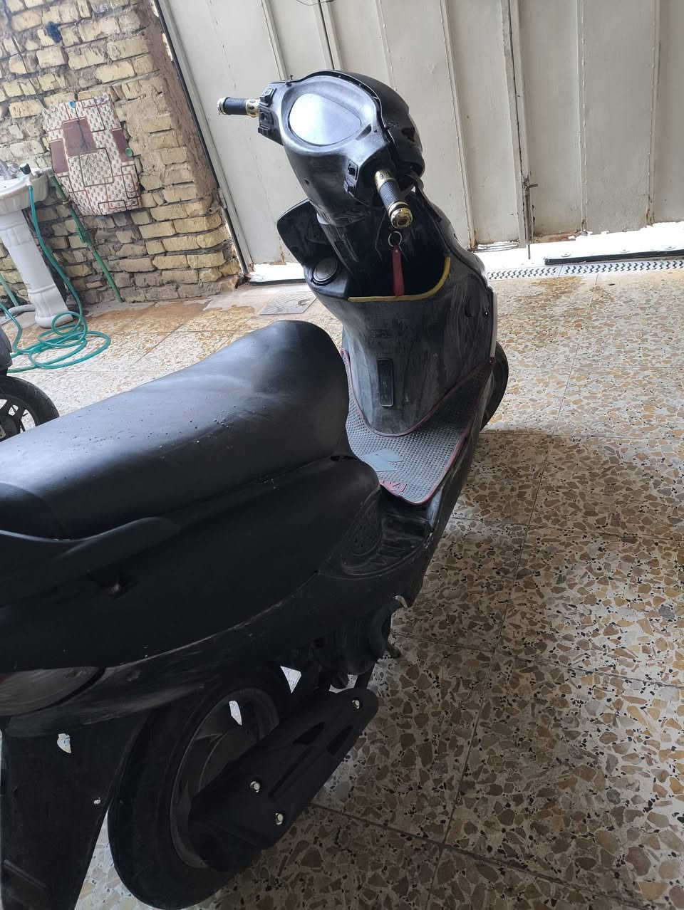 سلام عليكم
دراجة كامكو g2فحل محور من نوزل الا كابريتر دراجة بيهة تبخير 
شغالة كهربائيات 
عقل جديد ✅
كابريتر جديدة ✅
صالنصة جديدة ✅
باتري جديد ✅
السعر 350وبيهة مجال مكاني ميسان قضاء المجر الكبير
للاستفسار ***********
