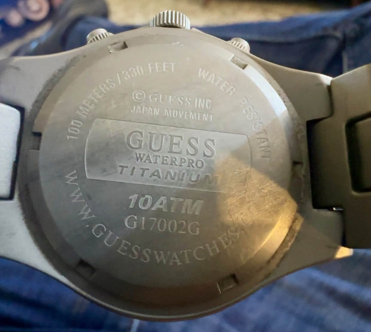 السلام عليكم
نوادر ال guess فول titanium 
ستوب واتش الرنك دوار منفذ يومي
قطرها 40mm
نظافتها 95 بالمية 
السعر 100 الف 

بغداد الغدير ***********
