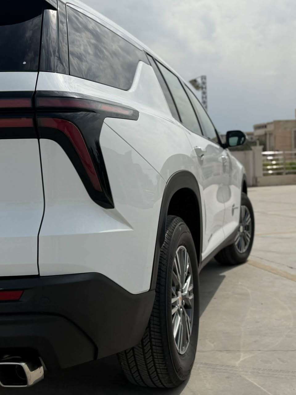 السلام عليكم
شوفرليت ترافيرس موديل 2024 الجديدة كليا 

بيع او مراوس حسب القناعة.   

      CHEVROLET TRAVERSE LS.                                                          

ماشية 19 KM وقابل للزياده 

السياره بسمي  (حرررره )

حادثها جدا بسيط 

السيارة مواصفات خاص ✅

 4 كاميرات (360) 

رادارات 360امامي خلفي جانبي 

تدفئة كشنات 

تدفئة ستيرن صندوق كهرباء 

 تشغيل عن بعد نقاط عمياء 

حساسات 

تحديد مسار اوتو ستوب 

توقف ذاتي عند الاقتراب من 

السيارات من الامام والخلف والجوانب 

نظام ترحيب عند الاقتراب 

قفل تلقائي اشاير بالمري 

هيتر بالمري سايد بريك بصمة 

3 وضعيات قيادة مناخ منفصل 

فول تحكمات ستيرن 

اضاءة العالي اوتو 

منظومة زنون بلادي

شاشة كبيرة بيها هواي خصائص وتحكم كامل بالسيارة من خلالها وتكدر تنزللها تطبيقات من المتجر مالتها

٧ راكب - ٣ قطع تبريد

 وبقية مواصفات الفول

بمحرك 2500 تيربو جارج اقتصادي وسريع بوضعيات قياده

السعر راسلني خاص او اتصل وتدلل

عنوان السيارة واسط 

رقم هاتف

***********
