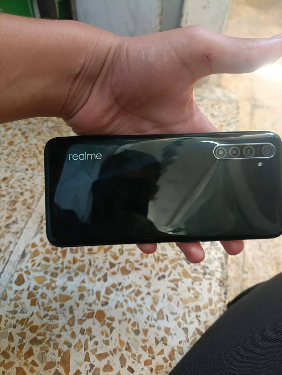 هذا الموبايل للبيع سعره 110 بمجال اللي يريده خليه يجيني على الخاص ويديك على هذا الرقم مبدله بس شاشه مره واحده وما شكل شرط***********
