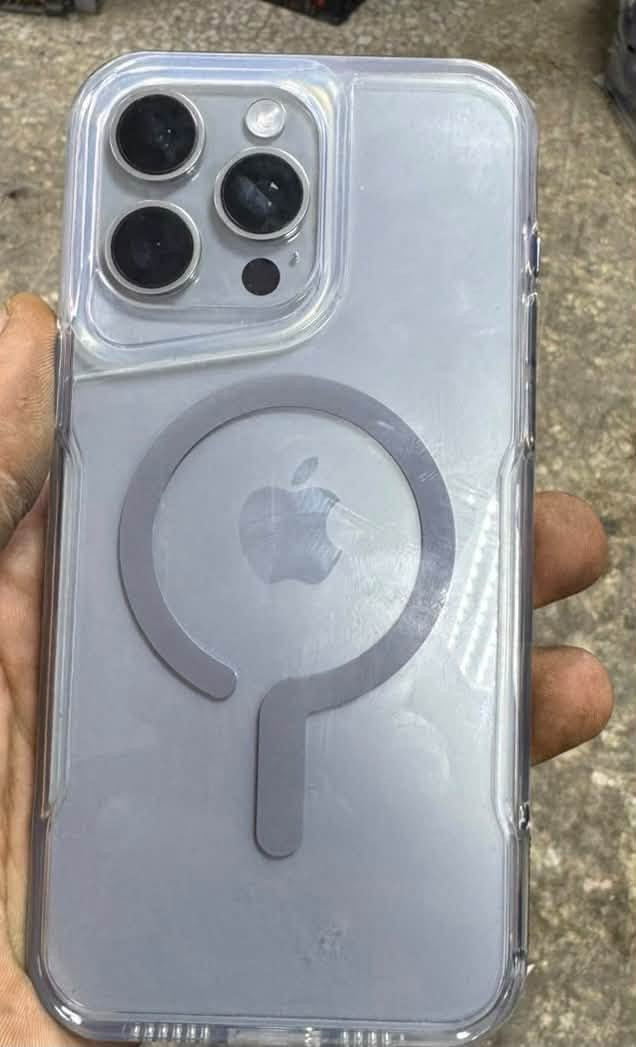 السلام عليكم 
‏جهاز  iPhone 15 Pro Max ذاكره 256  مكفول بطاريته 94 بلادي بلادي بلادي شوط بصمه شرق أوسط ثلاث إيات نظيف بشكل خير من الله كامل مكمل  الجهاز مفول جهاز مال بيت استخدام نظيف سعره 1,075,000 قفل قفل الجهاز كامل ملحقات فقط كارتونه غير مطابقه عنواني بغداد المشتل. 
تواصل *********** - ***********
