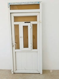 باب بلاستك • مكتبة خشب • مستعمل