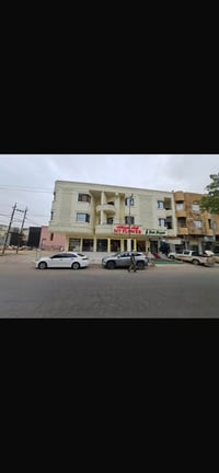 عمارة • ٢١١م • ٤محلات ٤شقق