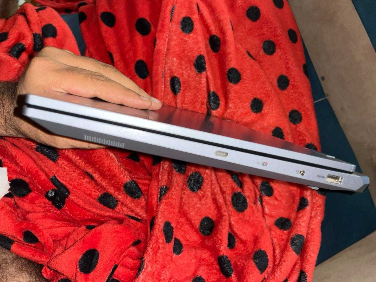 🔥 Lenovo LOQ - Gaming Laptop للبيع 🔥
✨ حالة الجهاز:
نظيف جداً بحالة الزيرو، استخدام بسيط لعدة أشهر فقط، ومشتري جديد 
⚙️ المواصفات الفنية:
🔹 المعالج (CPU): Intel Core i7-13650HX (الجيل الـ 13)
🔹 الذاكرة العشوائية (RAM): 24GB DDR5
🔹 كرت الشاشة (GPU): NVIDIA GeForce RTX 3050 (6GB)
🔹 التخزين (SSD): 512GB NVMe SSD Fast Storage
🔹 نظام التشغيل: Windows 11 Pro مفعّل برخصة رقمية أصليّة (Active Digital License)
✅ جهاز ممتاّز وقوي جداً للألعاب، المونتاج، التصميم والبرامج الهندسية.

💵 السعر: 1,100,000 دينار عراقي (مليون و100 ألف)
📱 للاستفسار والتواصل واتساب : ***********
